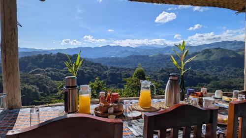 Restaurace, Bwindi Neckview Lodge in Kanungu