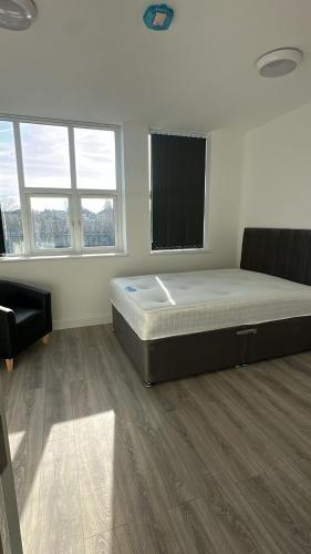 Central 2 Bed Apartment - Free WiFi! in สคอนทรู