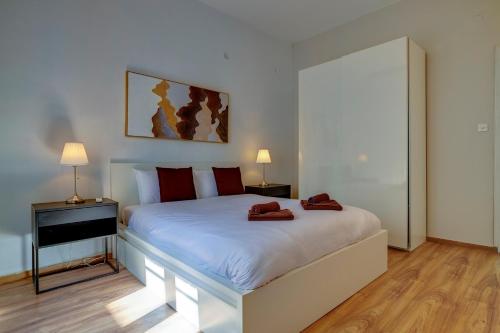 Sliema Townhouse with Rooftop Terrace by Buena Vista - image 5