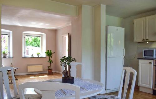 Kitchen, 1 Bedroom Beautiful Home In Limhamn in Limhamn