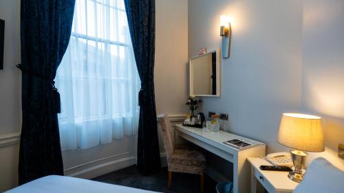 Standard Single Room image 10