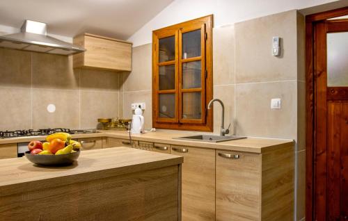 virtuve, Nice Home In Gusce With Sauna in Loņja
