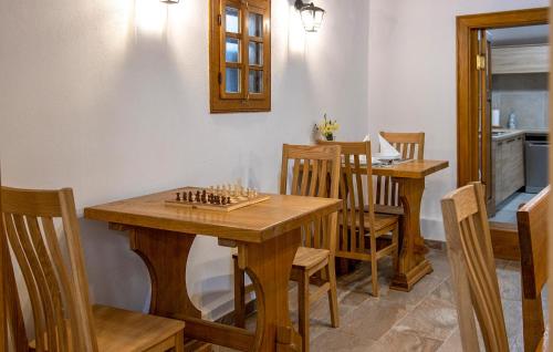 virtuve, Nice Home In Gusce With Sauna in Loņja