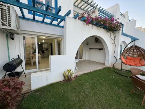 정원, Townhouse in 자위야트 아일라트 누