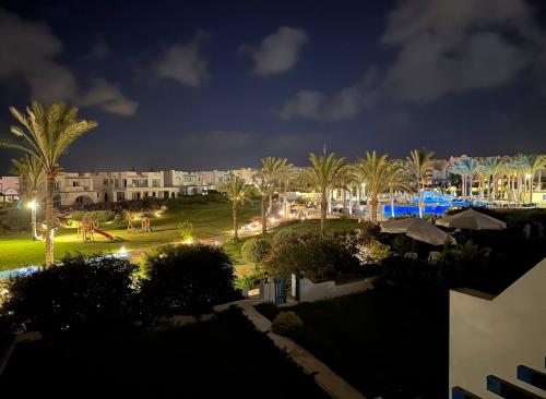 수영장, Townhouse in 자위야트 아일라트 누