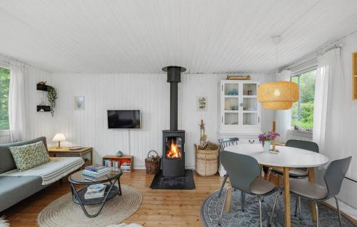 2 Bedroom Cozy Home In Hadsund in Hadsund