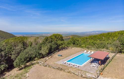 Басейн, 2 Bedroom Amazing Home In Sassetta in Сасета