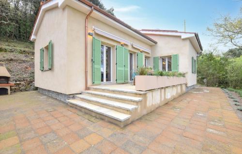 Зовнішній вигляд готелю, 2 Bedroom Amazing Home In Sassetta in Сасета