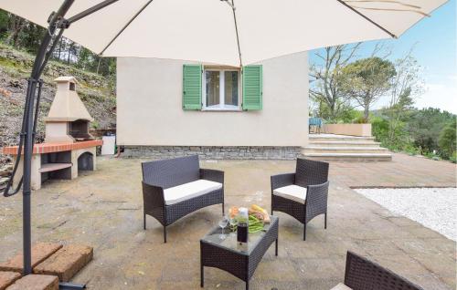 Зовнішній вигляд готелю, 2 Bedroom Amazing Home In Sassetta in Сасета
