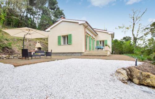 Зовнішній вигляд готелю, 2 Bedroom Amazing Home In Sassetta in Сасета