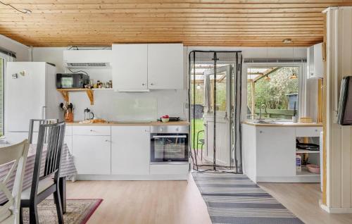 Kitchen, Lovely Home In Hadsund With Wifi in Helberskov