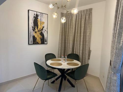 Elegant 1 Bedroom Apartment, The Lofts West Tower, Downtown Dubai By Al sarya Holiday Homes, Dubai (Foto 9)