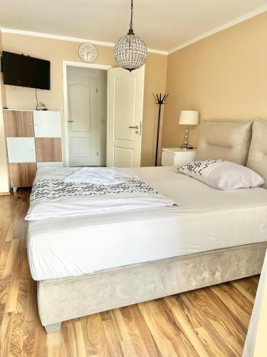 3 Private Rooms CLOSE TO FAIR 8min by Foot Messe Exhibition in Weinbergen