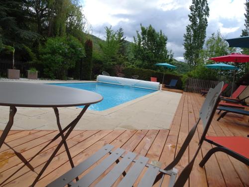 Peldbaseins, Gite d'Aujour in Turriers