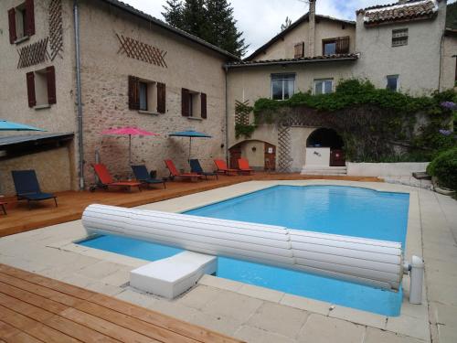 Peldbaseins, Gite d'Aujour in Turriers