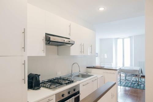 Just Urban Stays - Bright 1BR apt 5 floor in the Center - Metro M2 and M4, Milan (photo 8)
