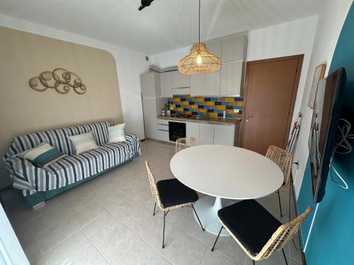 One-Bedroom Apartment image 9