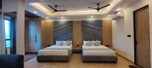 Tanwar Hotel & Restro in มันดาวา