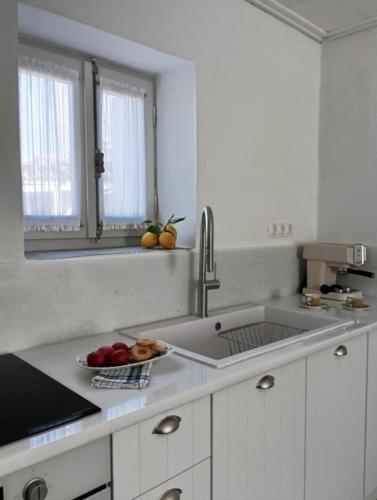 Aνεξάρτητη παραδοσιακή πέτρινη κατοικία (Aνεξαρτητη παραδοσιακη πετρινη κατοικια) in Archea Korinthos