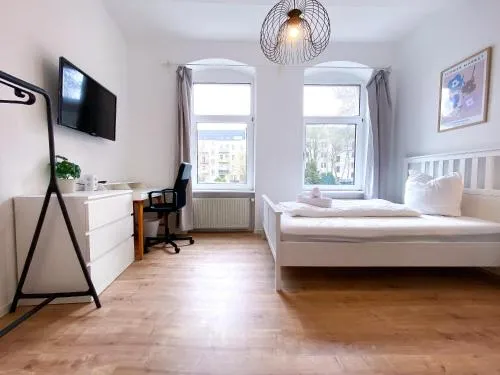 Schönes großes Apartment - Ferienwohnung Chemnitz Zentrum - inkl Parking - 6 Betten - 3 Schlafzimmer - 2 Bäder - Homeoffice - WLAN & TV - Waschmaschine - 500m zum HBF - nahe Messe in Chemnitz, Deutschland