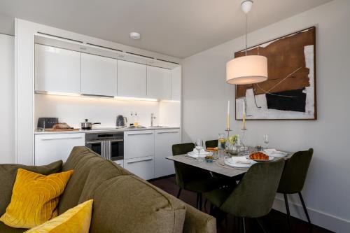 Tower of London I Your Apartment 