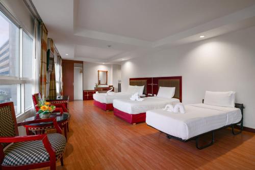 room detail thumbnail 1