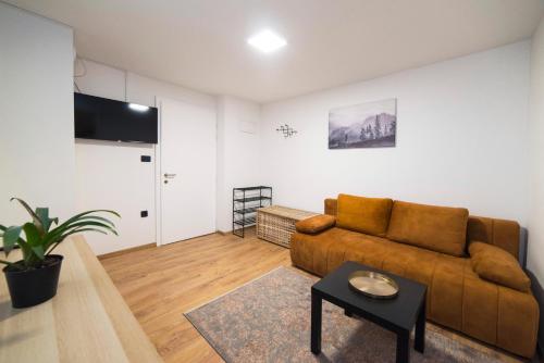 Franky Apartments Room Type - Budget Double or Twin Room