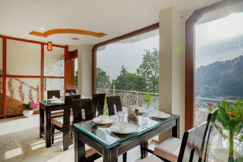 ห้องอาหาร, PAX HOTEL SPRING SOLANCE 150 MTR FORM GANDHI CHOWK in ดัลเฮาซี