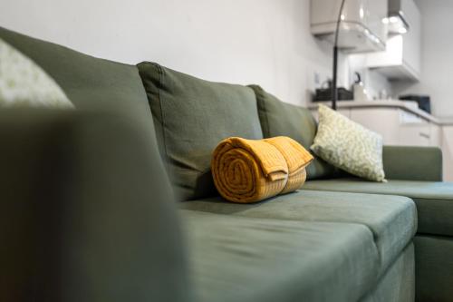 Brand NEW 2 BR Fulham Apartment Near Tube Station COZY - image 7