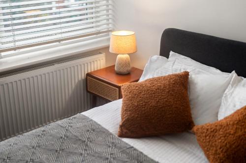 Brand NEW 2 BR Fulham Apartment Near Tube Station COZY - image 3