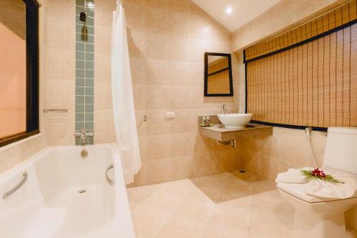 room detail thumbnail 2