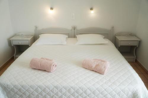 2 twin beds