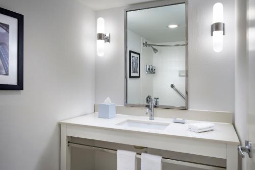 Four Points by Sheraton Houston Greenway Plaza – Houston, TX