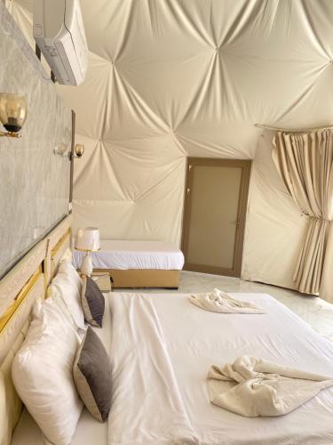WADI RUM JULIA lUXURY CAMP in วาดิ รัม