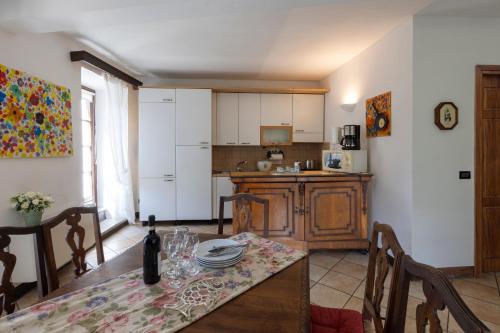 Casa Relax with garden in front of the lake in San Maurizio D'Opaglio