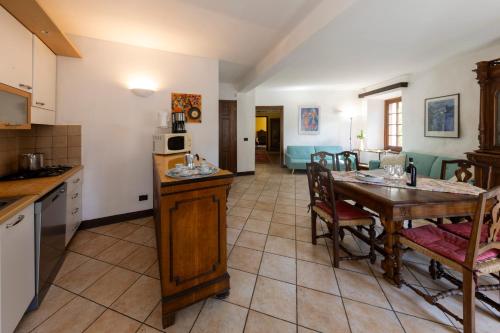 Casa Relax with garden in front of the lake in San Maurizio D'Opaglio