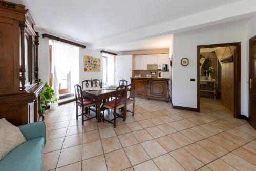 Casa Relax with garden in front of the lake in San Maurizio D'Opaglio