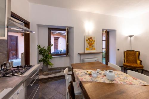 Casa Relax with garden in front of the lake in San Maurizio D'Opaglio