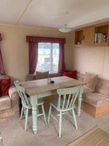 Audrey the Caravan of Dreams in Lindridge