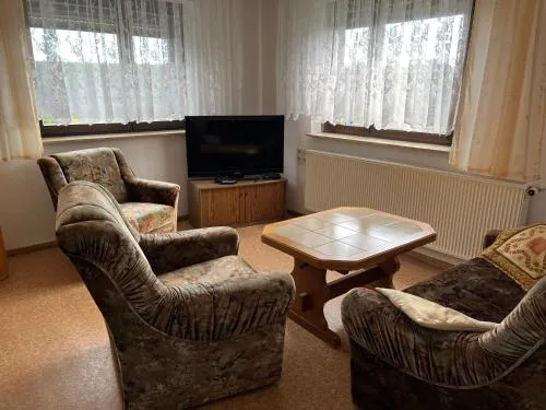 Schöne Zimmer mit gemeinsamer Nutzung von Bad, Toilette und Küche in Schwarzbach, Deutschland