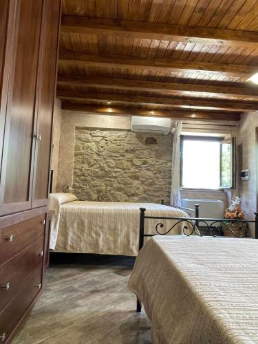 1 king bed, 2 twin beds