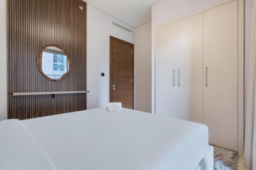 STAY BY LATINEM Luxury 1BR Holiday Home CVR B803 Near Burj Khalifa, Dubai (Foto 5)