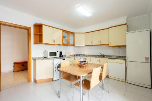 Infinity Waves by ACasadasCasas in South Beach