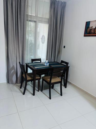 3 Bedroom Villa in Vardon Cluster Damac Hills 2 Peaceful Family Retreat By al sarya Holiday Homes, Dubai (photo 11)