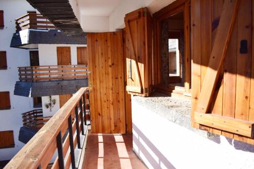 Saliecho. Acogedor apto de montaña. Piscina y buenas vistas - image 3