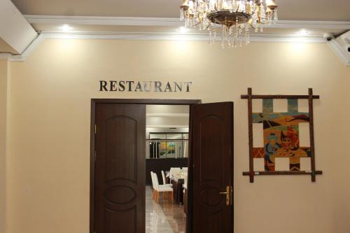 Restauracja, Yassy hotel, Turkistan in Turkiestan
