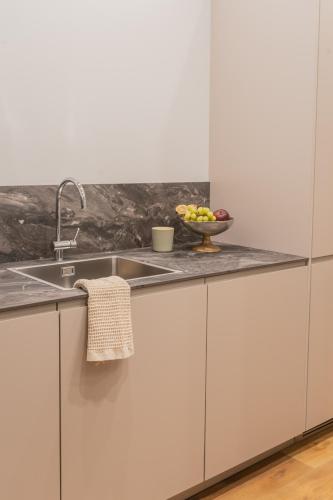 Rezia Apartments by Rent All Como - image 5
