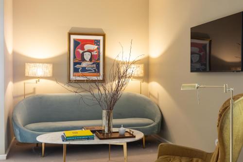 Dear Lisbon - Valmor Palace - image 4