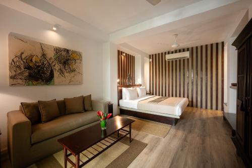 Deluxe Garden King Room  image 7