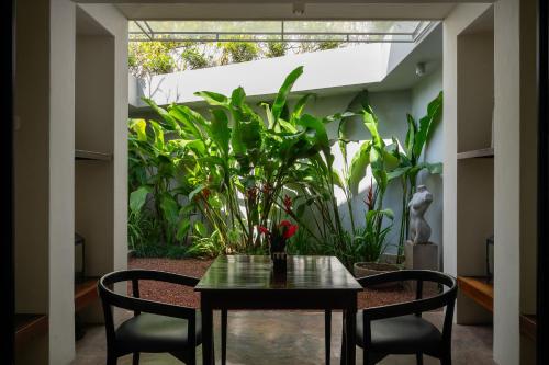 Deluxe Garden King Room  image 6